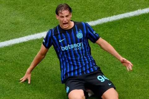 تقارير: إنتر يرفض رحيل إسبوزيتو رغم عروض مانشستر يونايتد وأتالانتا